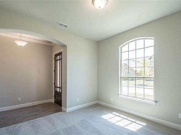 4th image of 6917 Westbury Dr