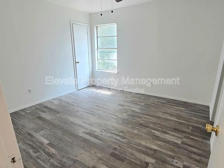 524 Westwood Ct — Photo 12