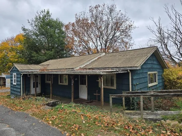 110 Norkevitz Ln, Mount Hope, WV 25880