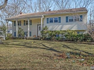 498 Forest Ave, Paramus, NJ 07652