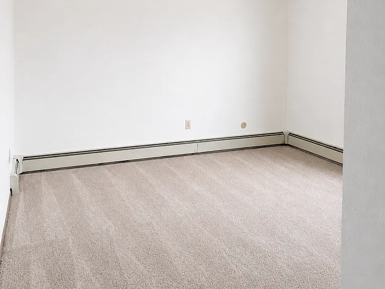 4440 S Poplar St #301 — Photo 8