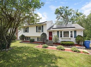 95 Robertson Rd, Hamden, CT 06518