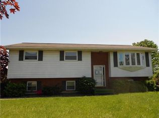 411 Raymond Ave, Hamburg, PA 19526