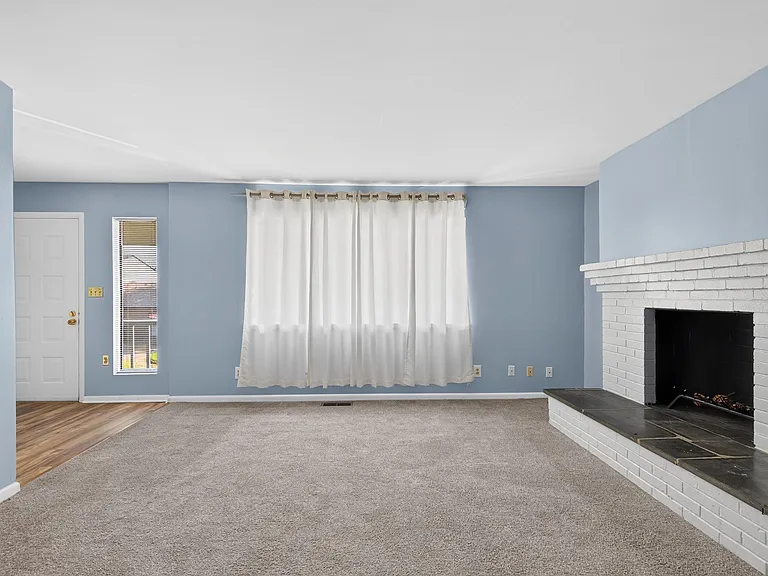 225 Harvest Dr — Photo 10