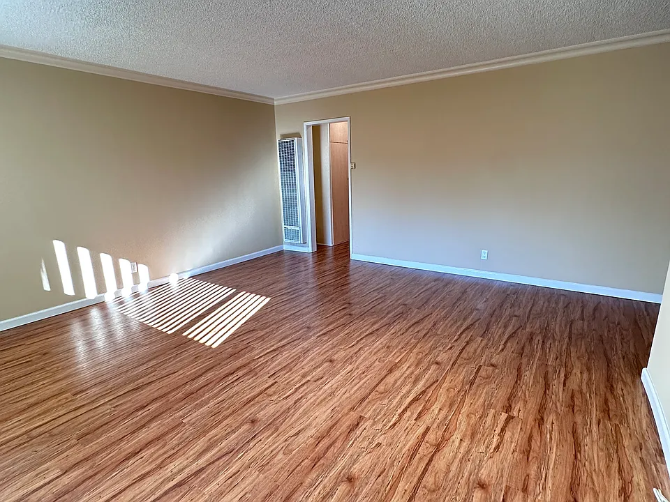 918 E Acacia Ave #1