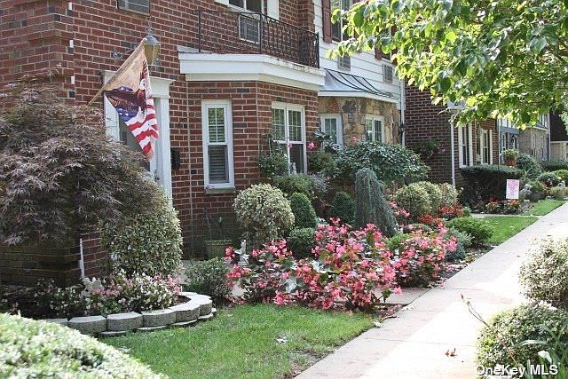 2nd image of 10 Glen Hollow Dr #C2