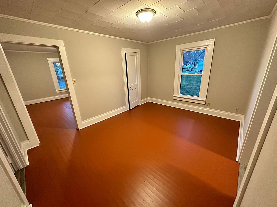 2nd image of 511 Cummings St #1A