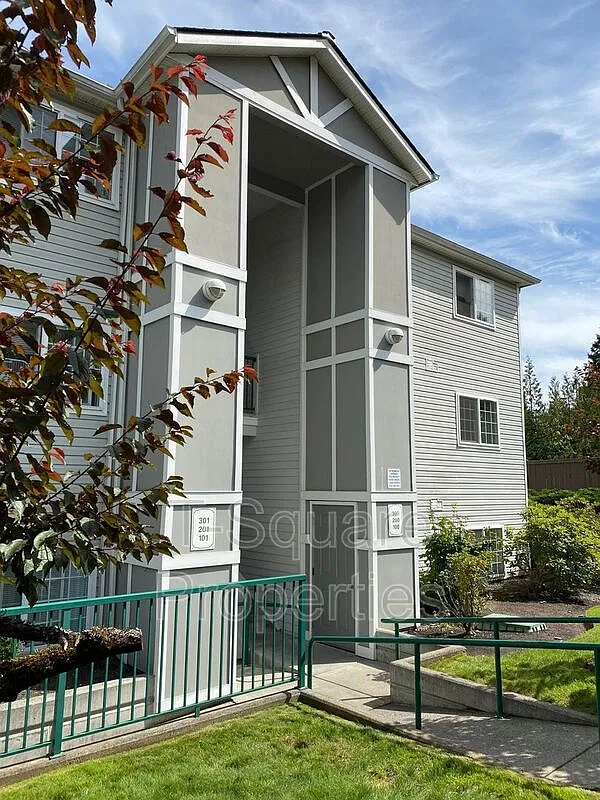 2 bed, 2.0 bath, 1080 sqft, $2,195 — Photo 2