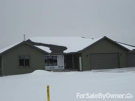 Kitchen
						:
						Custom oak cabinetry, fits 4 bar stools.