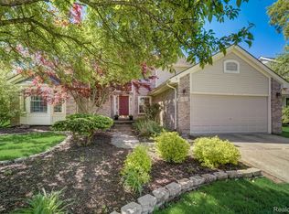 45011 Glengarry Rd, Canton, MI 48188