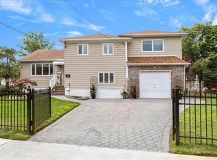 14 Soloff Blvd, Inwood, NY 11096