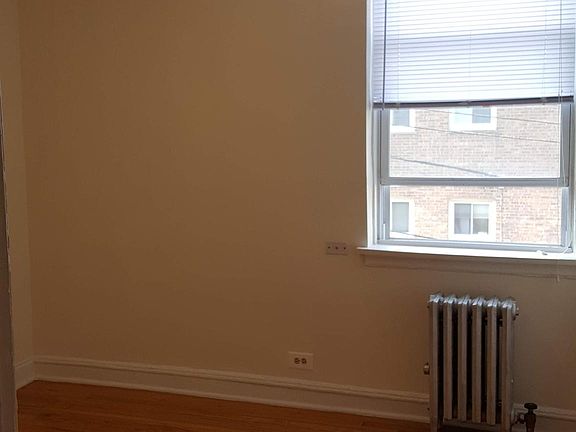 5th image of 1528 W Pratt Blvd APT 414