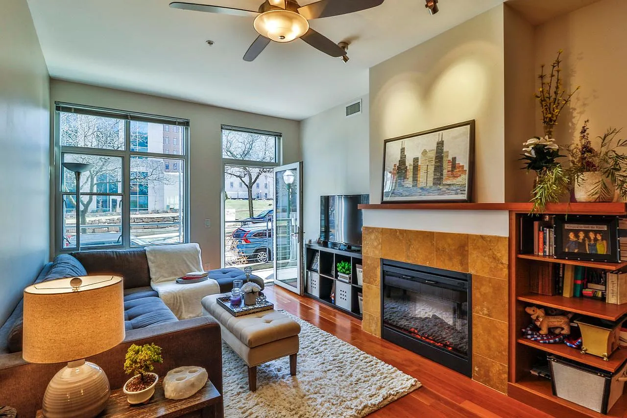 1 bed, 830 sqft, $1,900 — Photo 1