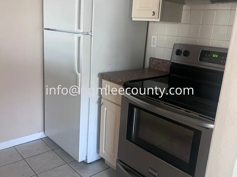 1315 SE 24th Ave — Photo 6