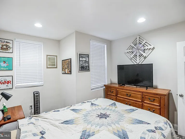 1814 E Albert St — Photo 15