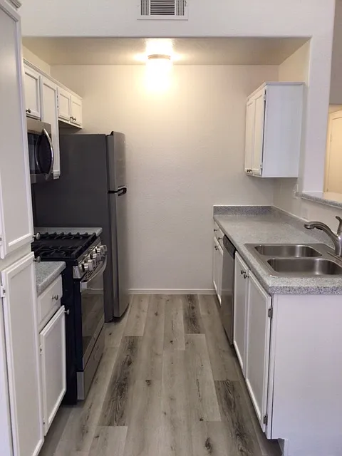 2 bed, 2.5 bath, 1000 sqft, $1,849 — Photo 2