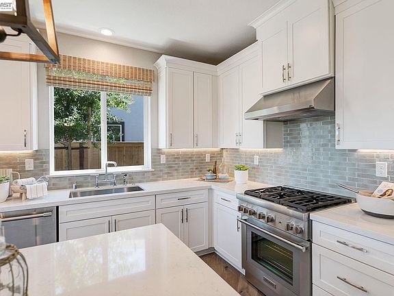 2nd image of 1049 Briar Ct