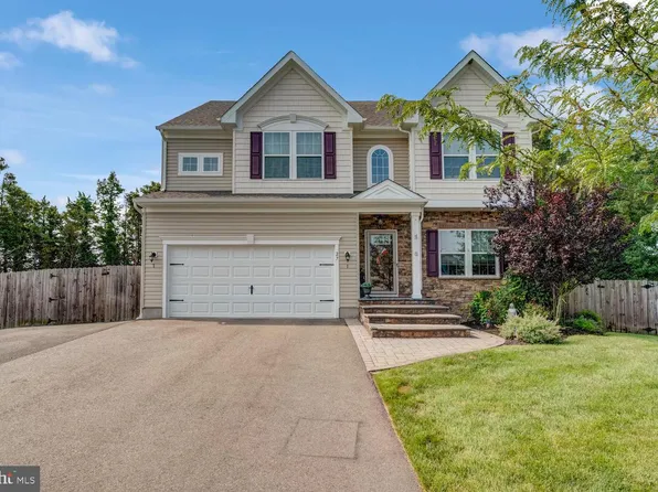27 Portsmouth Ln, Tuckerton, NJ 08087
