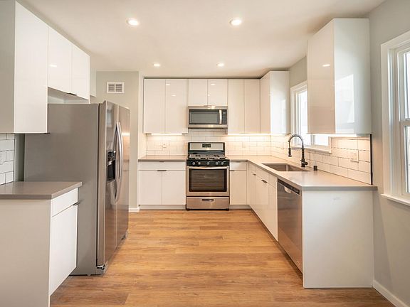 2nd image of 208 S Harvard Blvd APT 6