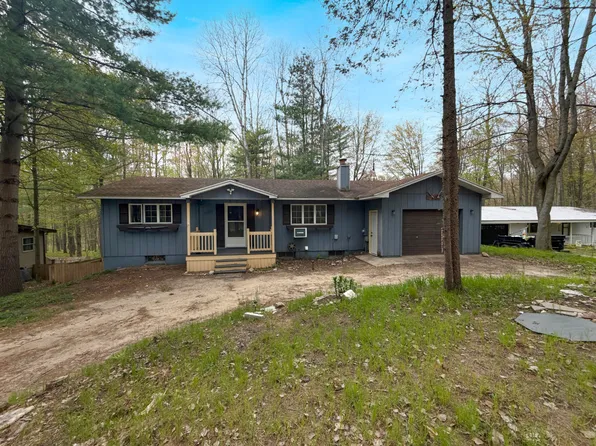 8281 Pine Tree Trl, Stanwood, MI 49346