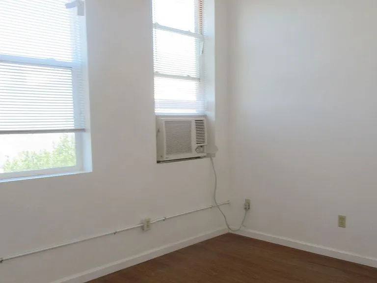 132 W. Sycamore St. — Photo 5