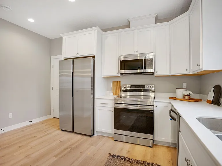 Available 07/01! New Build 4 bed 3 Bath in Hopkins! — Photo 11