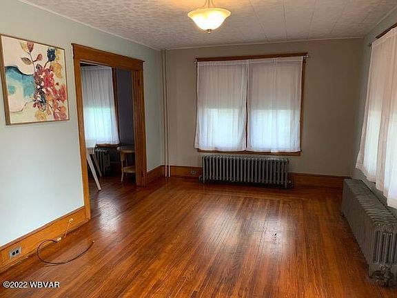 3rd image of 413 N Washington St