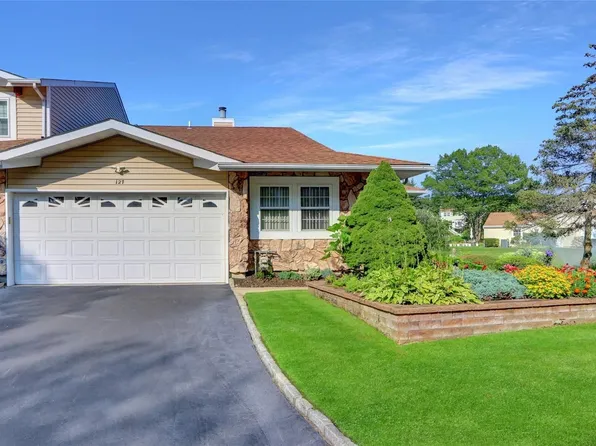 127 Fairfield Drive #127, Holbrook, NY 11741