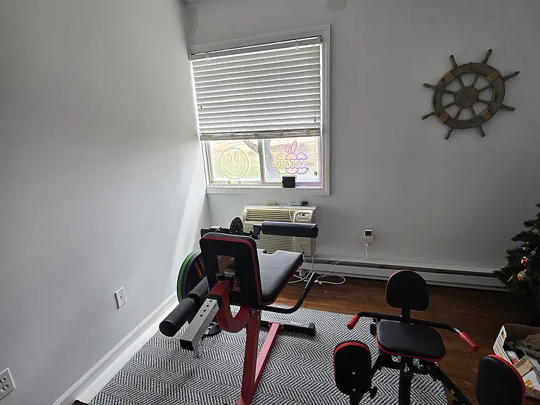 2nd bedroom