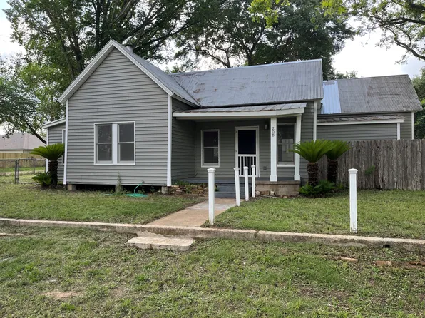 208 Live Oak St, Smithville, TX 78957