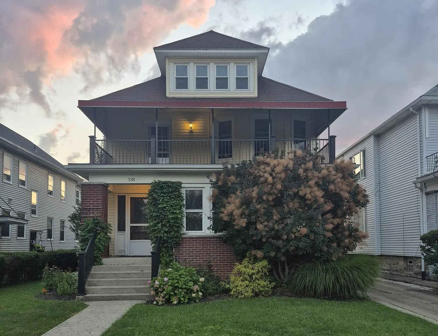 3 bed, 1412 sqft, $2,200 — Photo 1