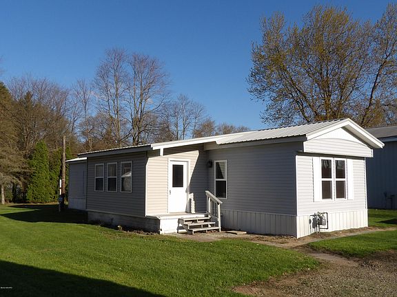 3rd image of 1588 South Dr