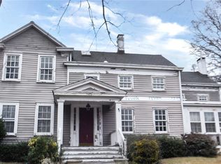 35 Greenlawn Rd, Huntington, NY 11743