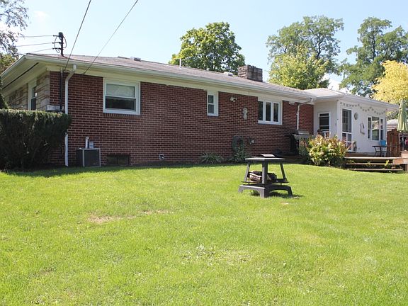 3rd image of 105 W Curtin St