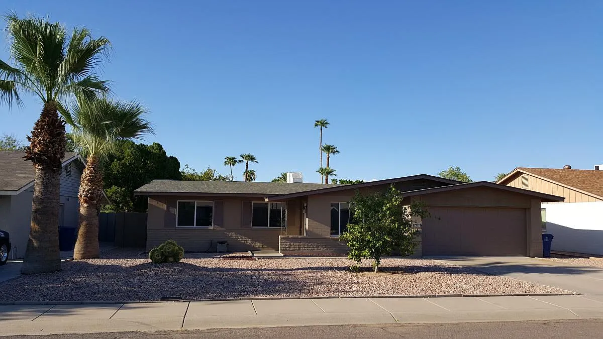 4 bed, 1700 sqft, $2,595 — Photo 2