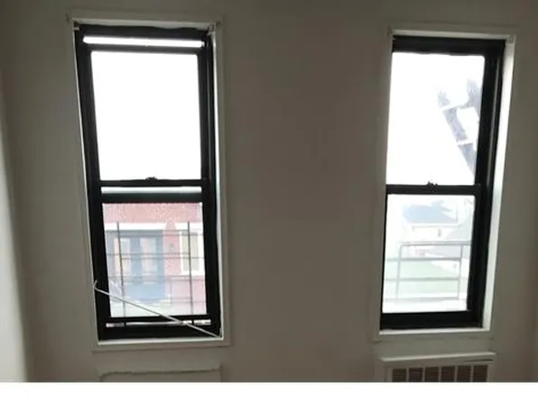 180 Beach 117th St, Rockaway Park, NY