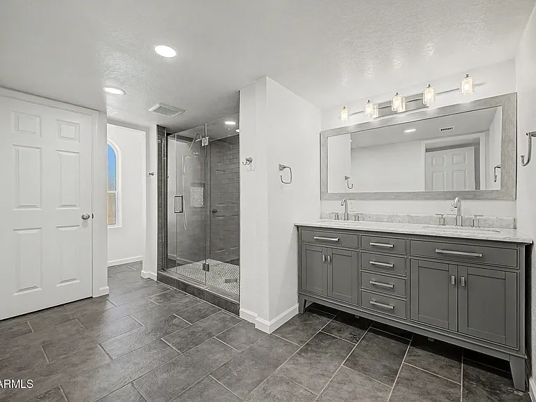 2225 E Catalina Dr — Photo 17