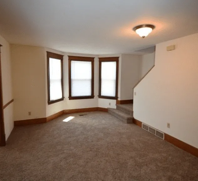 129 N Main St — Photo 4
