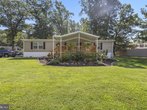 100 Oak Leaf Dr, Windsor, PA 17366