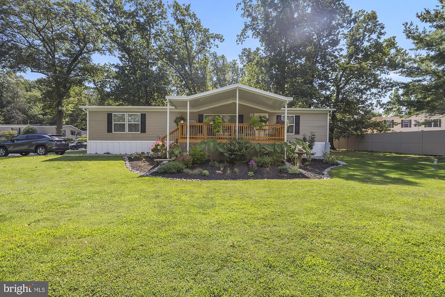 100 Oak Leaf Dr photo 1