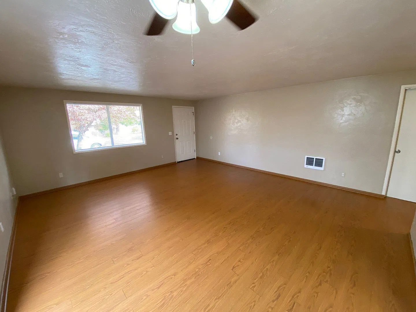 2 bed, 1.0 bath, 910 sqft, $1,495 — Photo 3