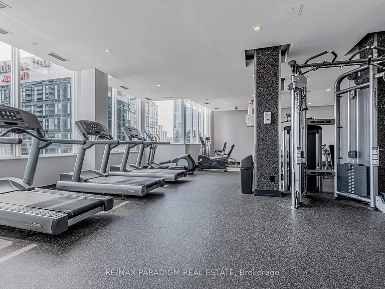 250 Wellington St W #228 — Photo 22