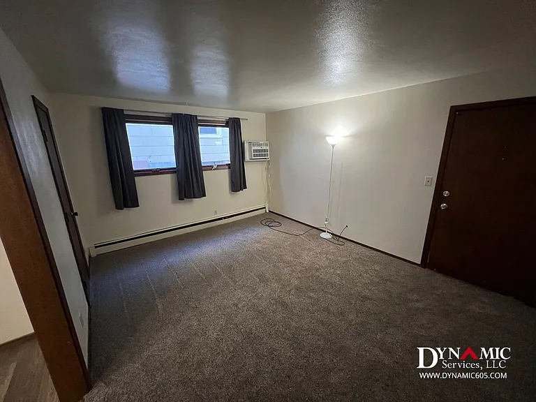 217 S Summit Ave — Photo 3