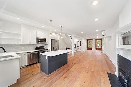 1st image of 387 Hancock St #2