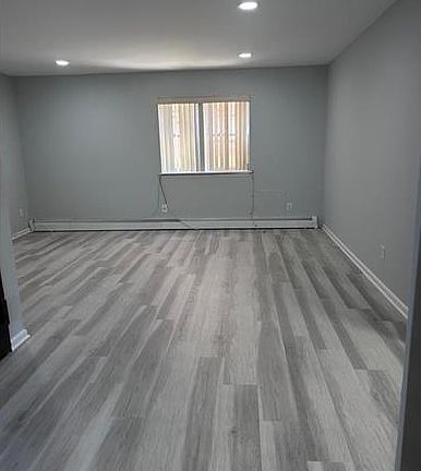 2nd image of 256 Buttrick Ave