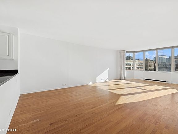 3rd image of 525 W Hawthorne Pl APT 1905