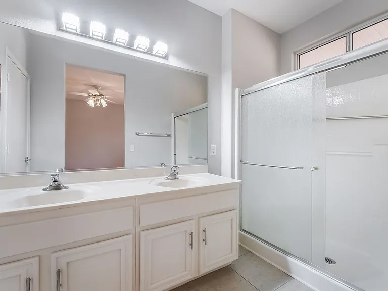 2571 Thatcher Ave — Photo 19