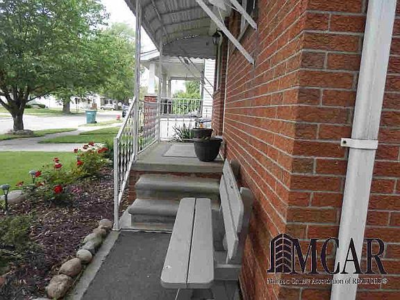 2nd image of 2160 Charter St