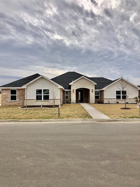 1st image of 1833 Castle Pines Dr