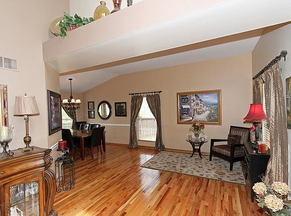 4th image of 968 Longford Ct